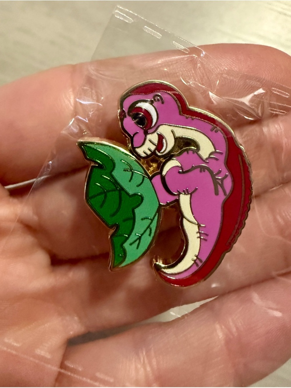 New THE LAND BEFORE TIME enamel pin - LITTLEFOOT W/ tree Star cartoon dinosaur